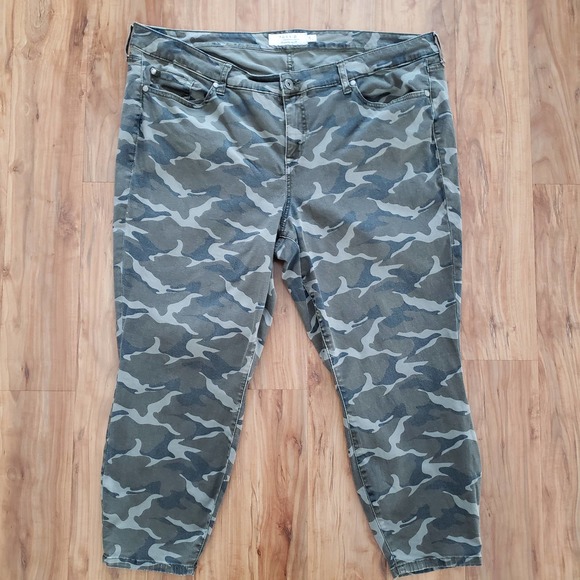 torrid Pants - Torrid Cropped Camo Skinny Pants Size 24